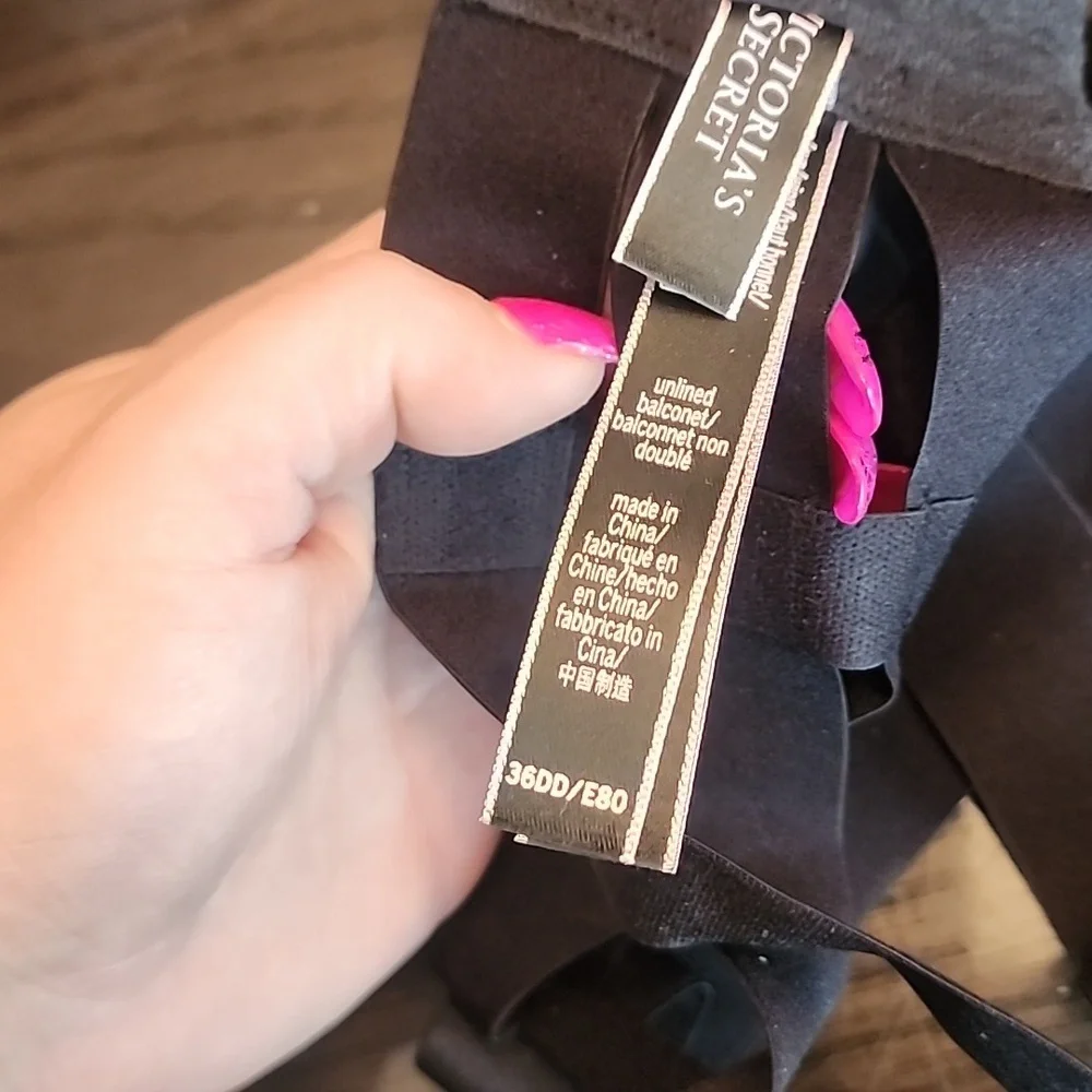 Victoria's Secret Black Strappy Bra with Goldb Accents 36 DD Nwot - Picture 4 of 4